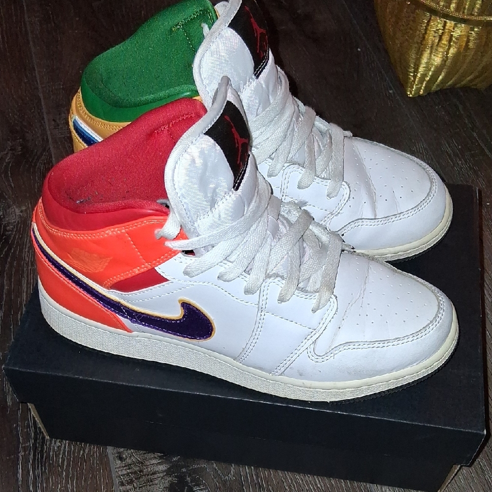 Jordan 1 Mids